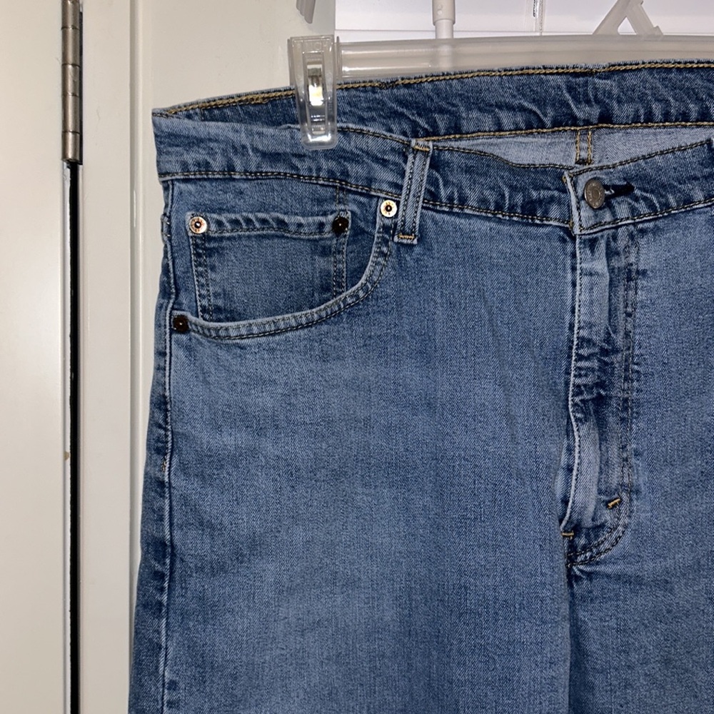 Men’s Levi Jeans - Picture 3 of 7
